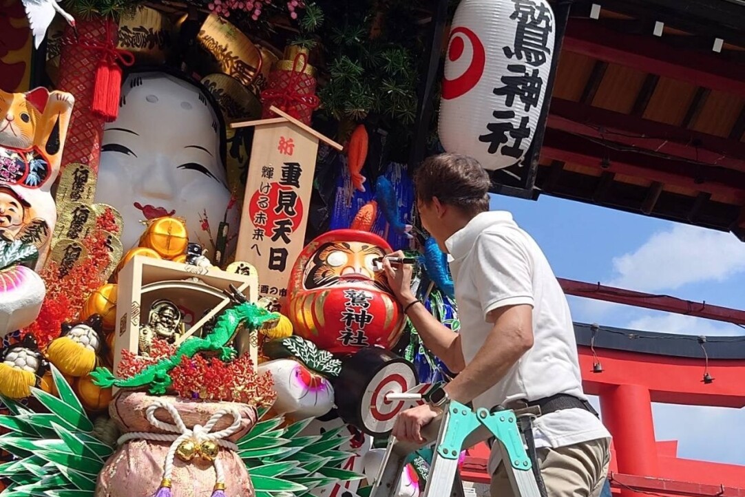 Fortunes, Cards, and Sweets: School of Asian Studies Holds Japanese Bōnenkai Celebration